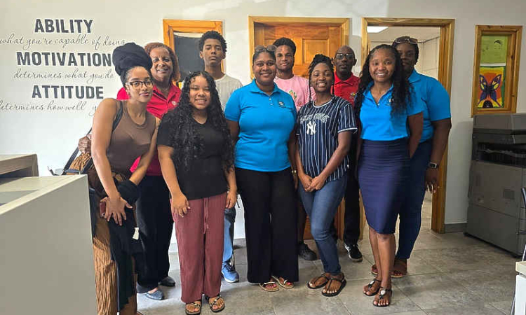 USM students bring the joy  of reading to Saba and Statia