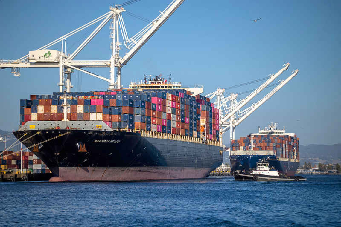 An Obama-appointed judge's 'roadmap' could  help Trump win Supreme Court tariffs case