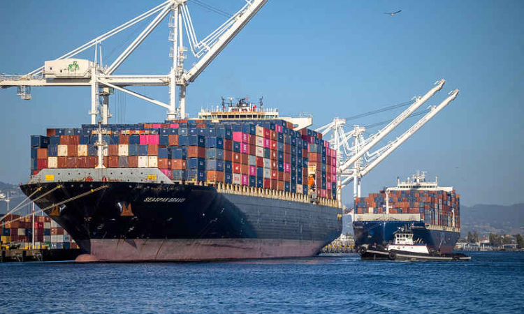 An Obama-appointed judge's 'roadmap' could  help Trump win Supreme Court tariffs case