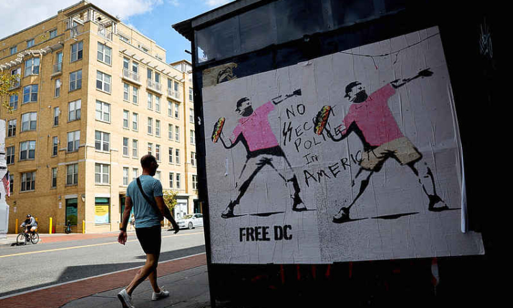 Washington sandwich-thrower cleared of assaulting US agent