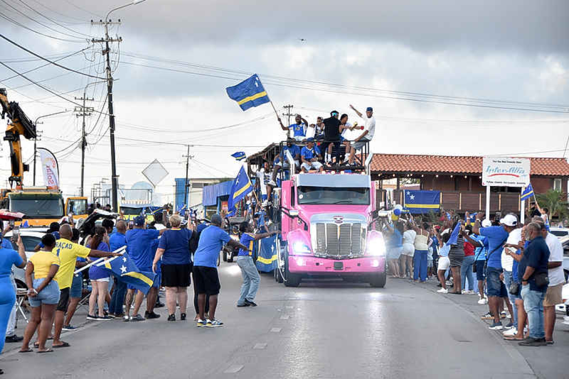 Curaçao welcomes back national  team with large victory motorcade