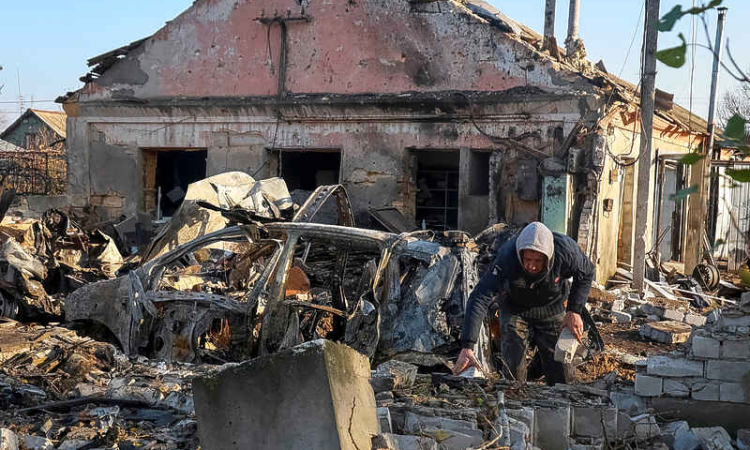 US and Ukraine say they have an 'updated and  refined' peace framework, but questions remain