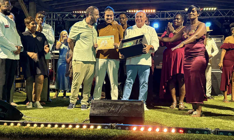    Bona Mama wins the ‘Best Table of  Saint Martin’ award as festival closes