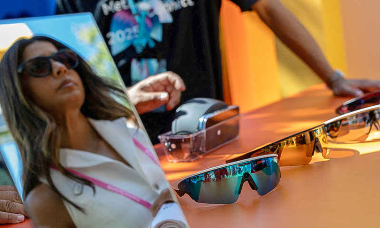 Big buzz, small market: Meta's smartglasses  are specialty gadget this Thanksgiving holiday