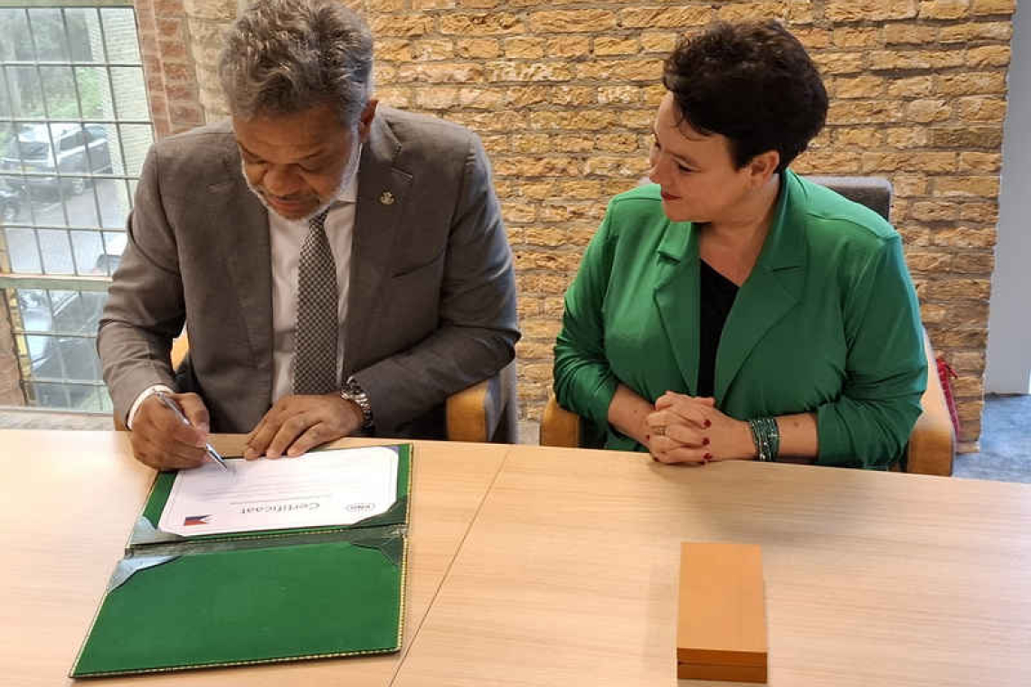 Govt., VNG International formalise partnership  by signing extraordinary membership certificate