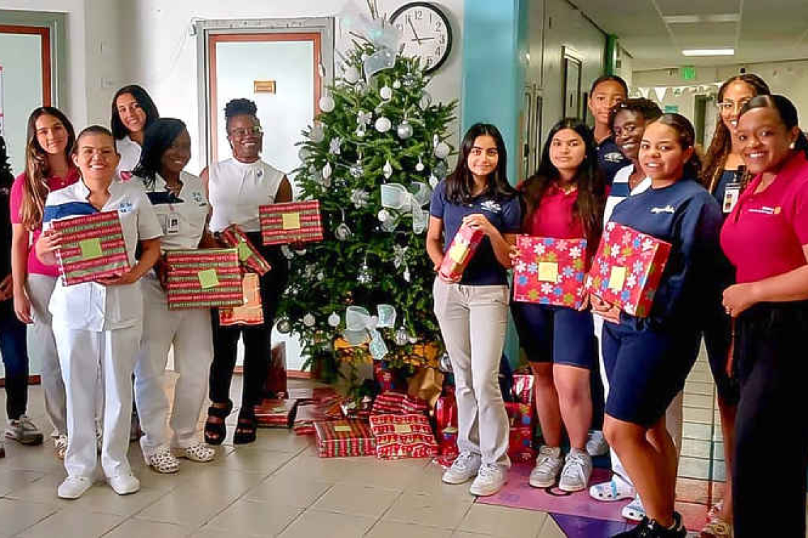 Rotary Club of St. Martin Sunset brings  Christmas cheer to children in hospital