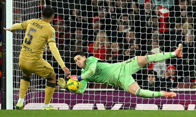 Arsenal edge Palace on penalties to reach League Cup semi-finals