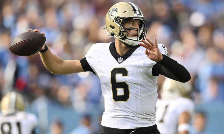 Shough mounts comeback as Saints thwart Titans