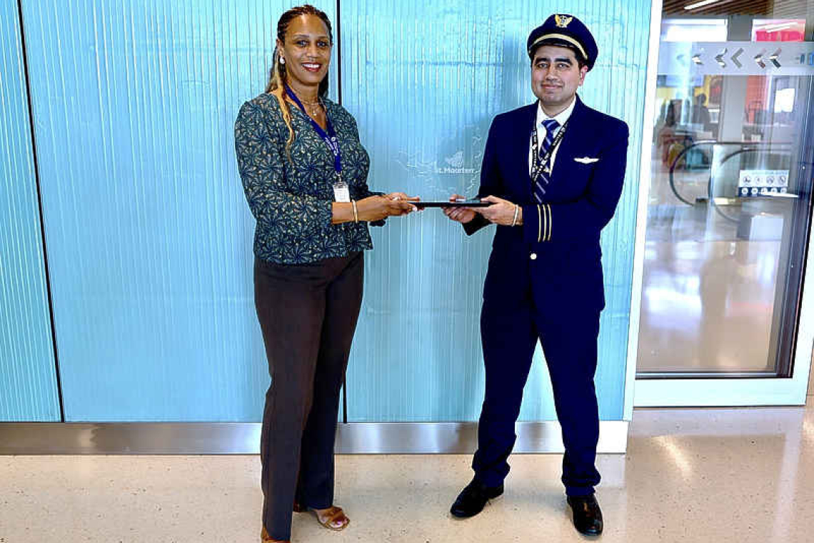   Government honours St. Maarten-born pilot  Tejwani at inaugural flight to St. Maarten