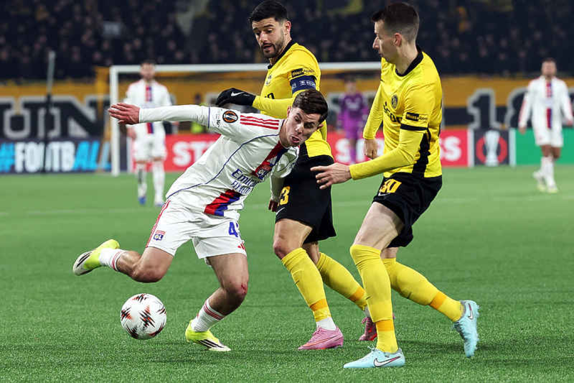 Sancho sends Villa through as Lyon and Freiburg also advance to Europa last 16