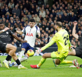 Manchester City stunned as Solanke magic earns Tottenham a draw