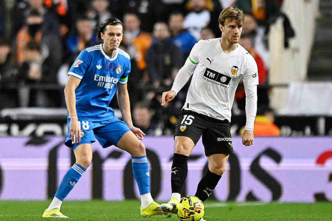 Real Madrid beat Valencia to stay on Barcelona's heels