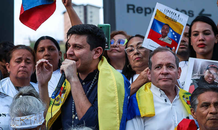Venezuela frees prominent opposition members