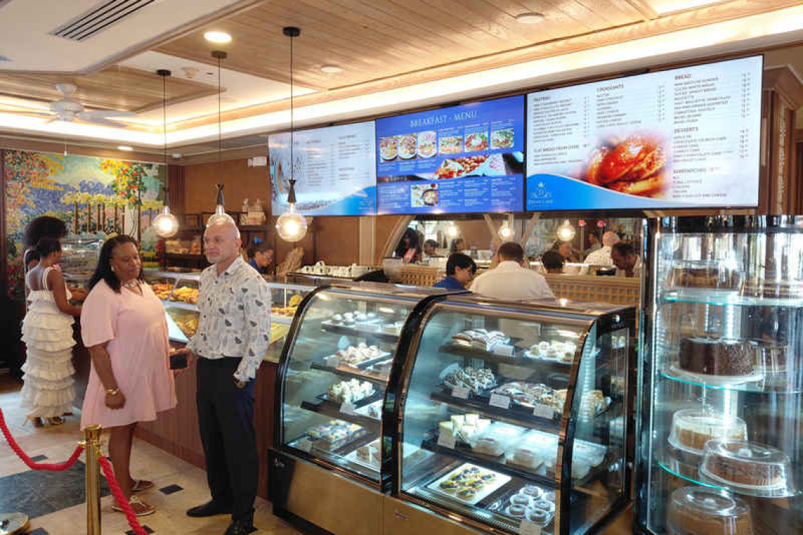 Divan Cafe, Bakery & Breakfast Opens