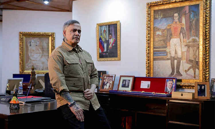 Venezuela top prosecutor resigns,  will serve as acting ombudsman