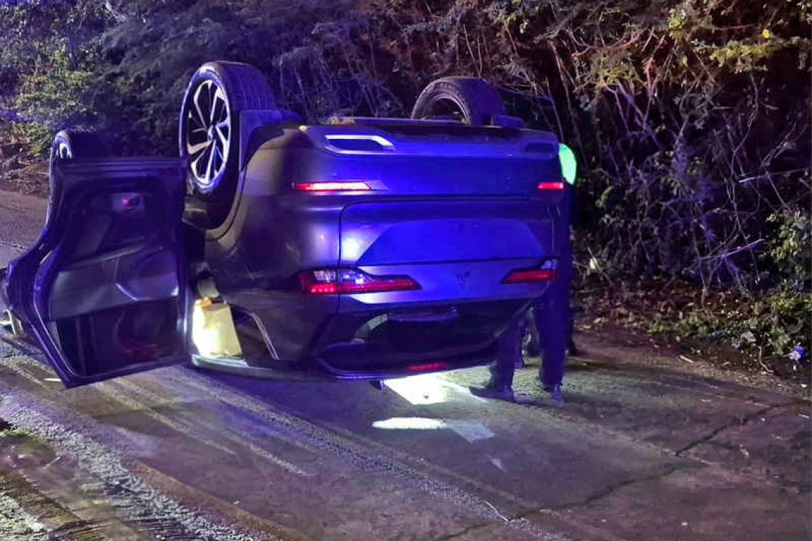       Double homicide investigation,  US tourist one of the victims