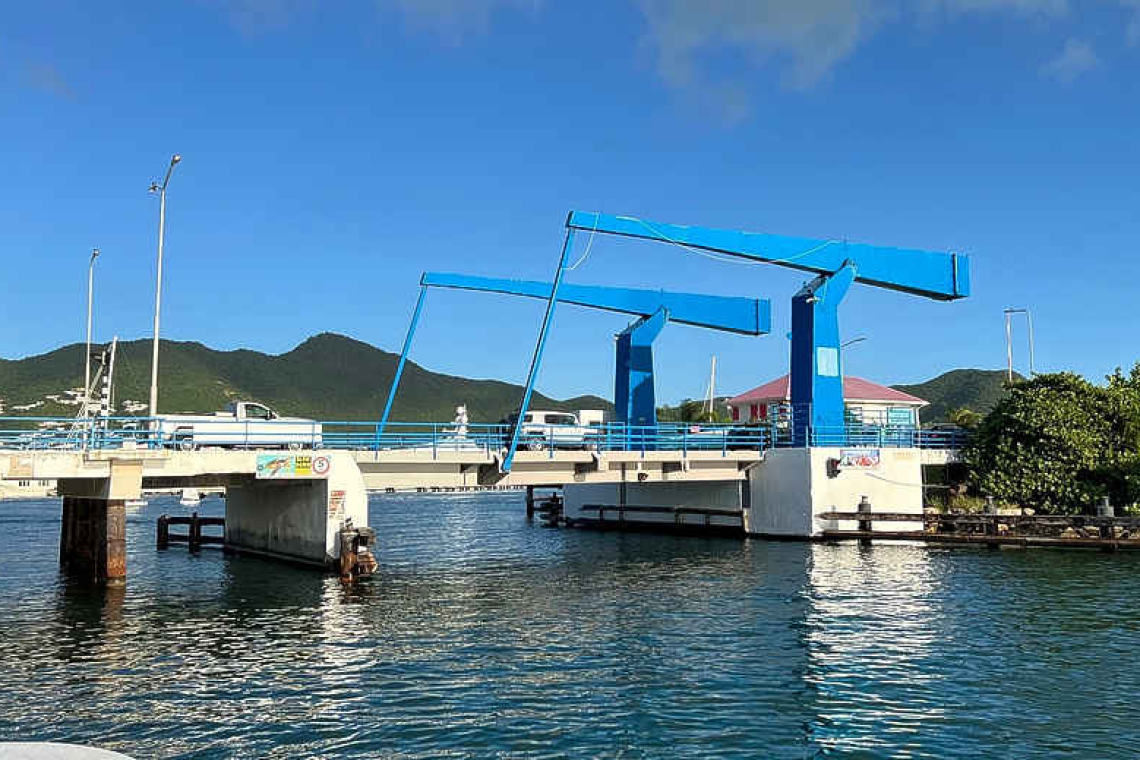 Extra Simpson Bay Bridge openings  during St. Maarten Heineken Regatta
