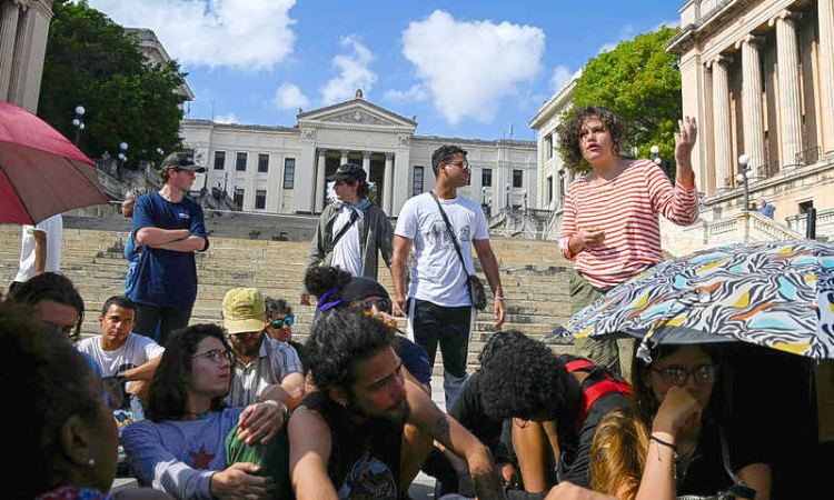 Cuban university students stage rare  protest amid energy, Internet shortages