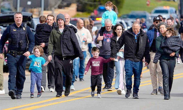 Suspect shot dead after crashing  truck into Detroit-area synagogue