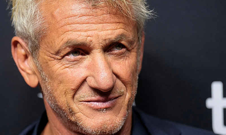 Oscar-winner Sean Penn skips  ceremony, takes train to Ukraine