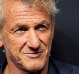 Oscar-winner Sean Penn skips  ceremony, takes train to Ukraine