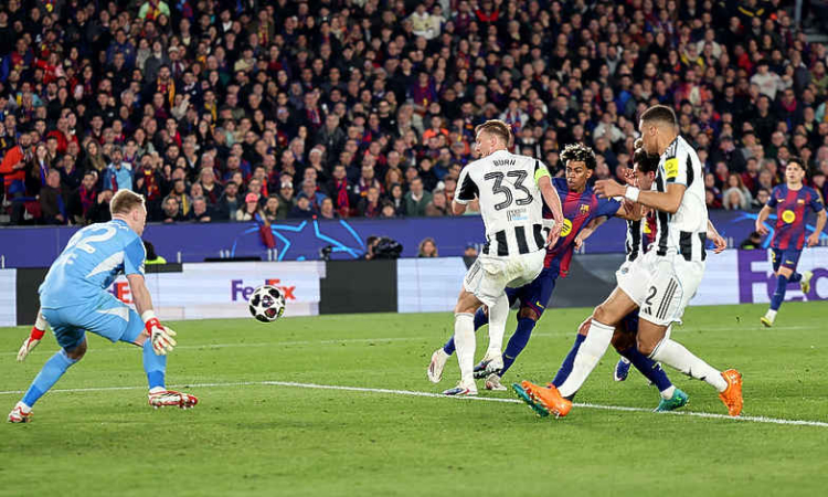 Barcelona hit seven past Newcastle to roar into Champions League quarters