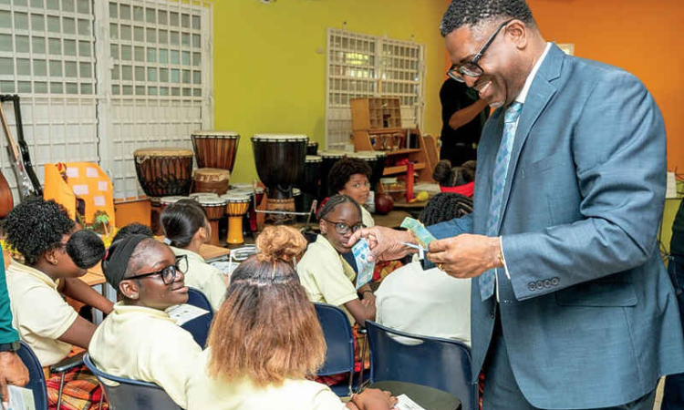    CBCS brings ‘Money Week’ to  schools in St. Maarten, Curaçao