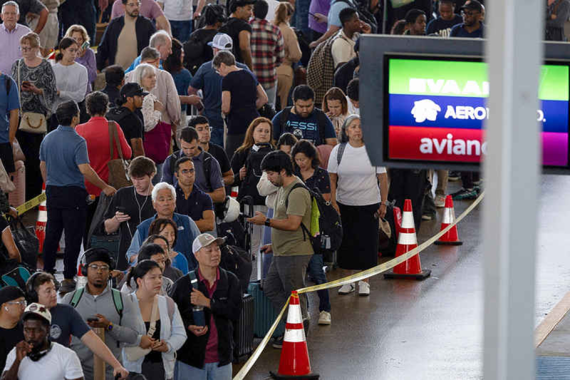 Long lines reported at major US  airports as more TSA officers quit