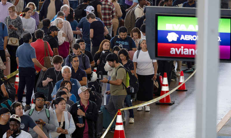 Long lines reported at major US  airports as more TSA officers quit