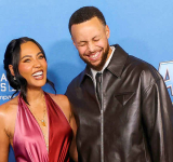 Buffett, NBA star Curry  team up on charity lunch