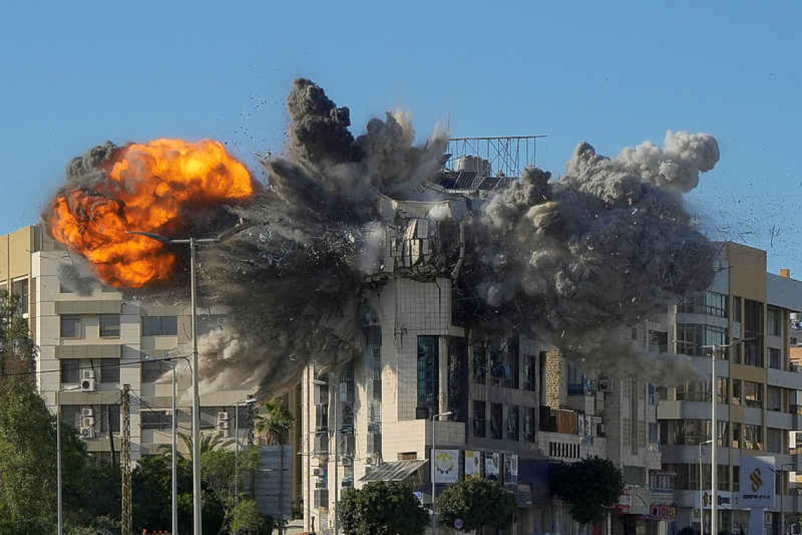 Israel to destroy 'all houses' near Lebanon border