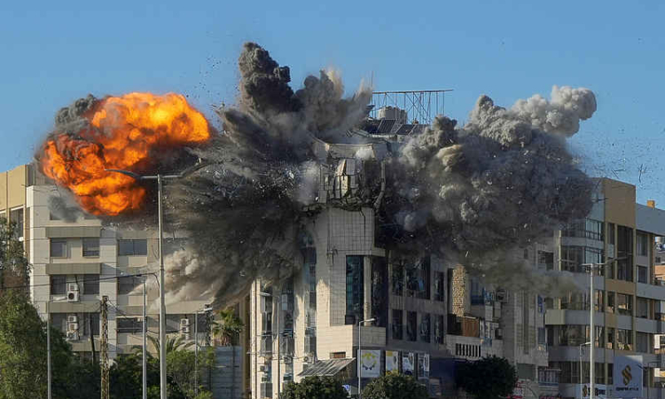 Israel to destroy 'all houses' near Lebanon border