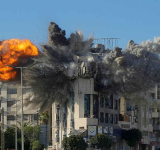 Israel to destroy 'all houses' near Lebanon border