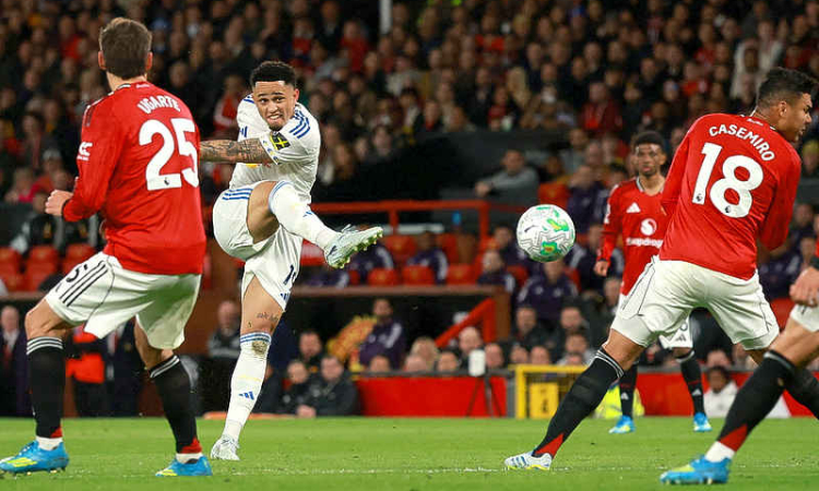 Leeds grab win over Manchester United as Martinez sees red