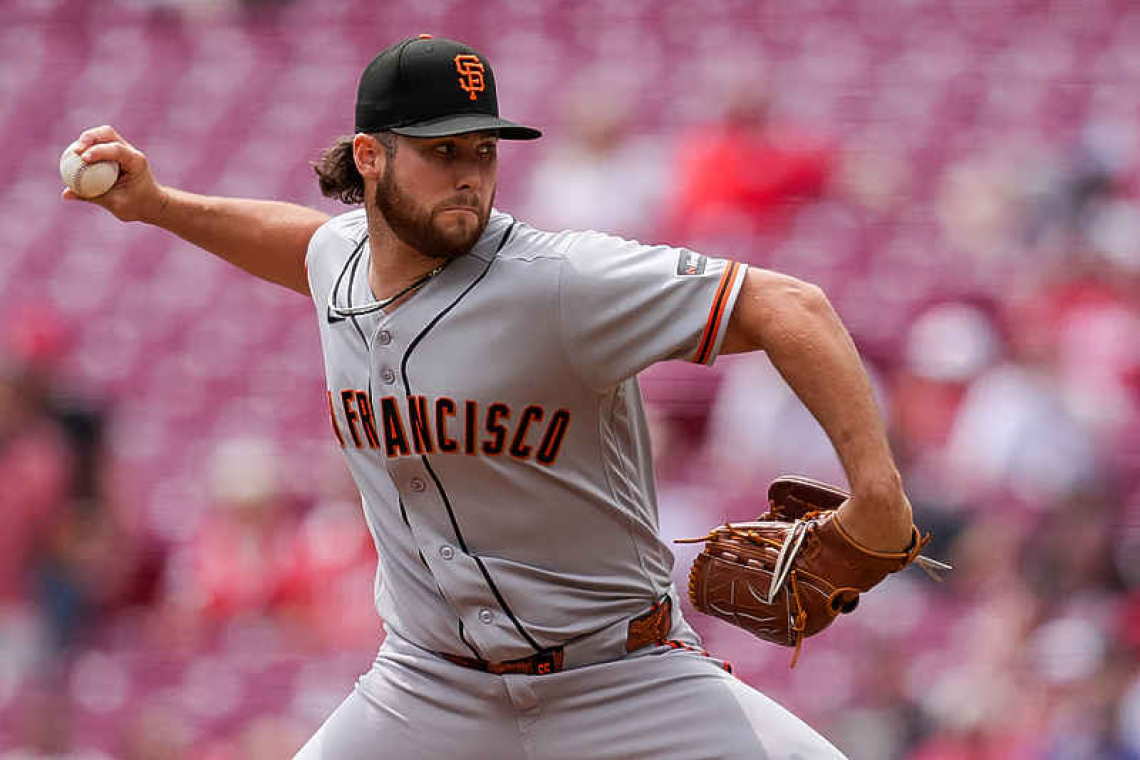 Giants shut down Reds 3-0 as tempers rise in late innings