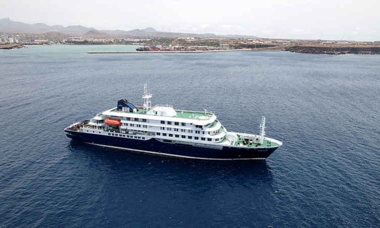    Hantavirus-hit cruise ship heads to Spain after three people evacuated