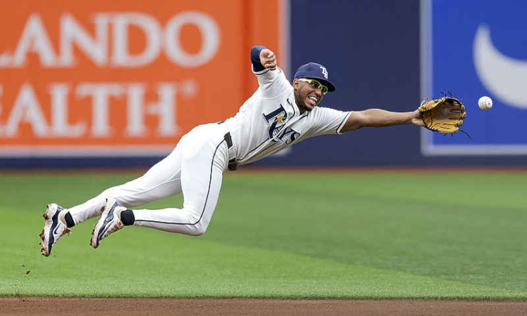 Rays rally past Orioles  in 8th to complete sweep