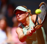 Swiatek cruises, Wawrinka concludes French Open chapter with loss  
