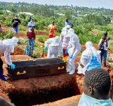 US puts its focus on keeping  Ebola cases out of the country