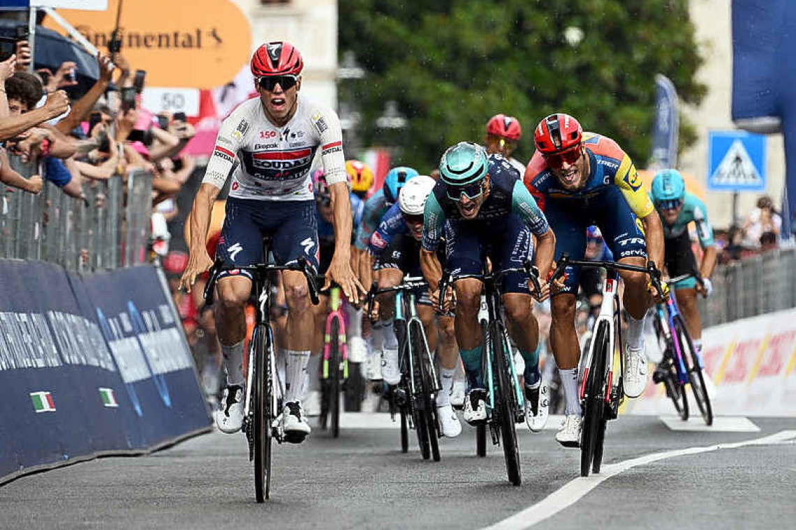Magnier sprints to third win of Giro, Vingegaard stays in pink