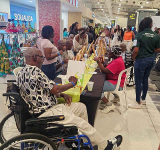 Airport draws crowds with  shopping experience event
