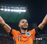 Two penalties hand Dutch unconvincing win over Uzbekistan