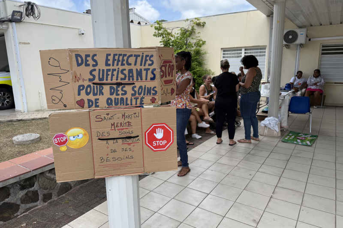  French side hospital staff on  strike over working conditions