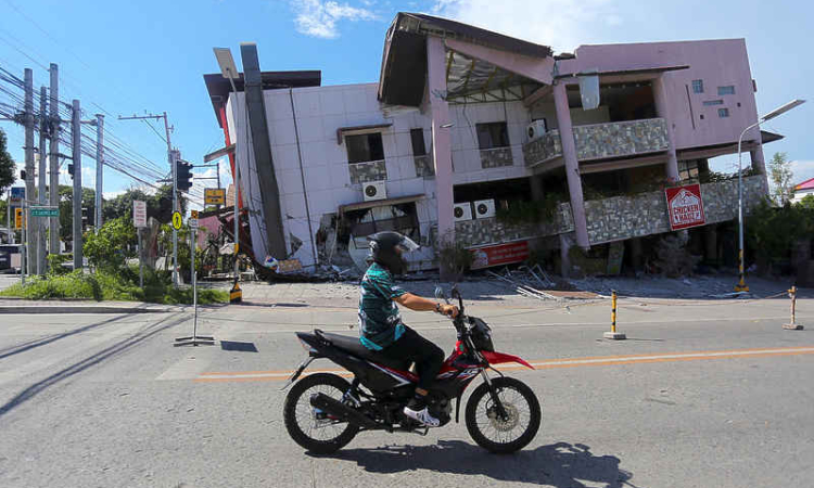 Powerful Philippine earthquake leaves at  least 32 feared dead, survivors recount fear