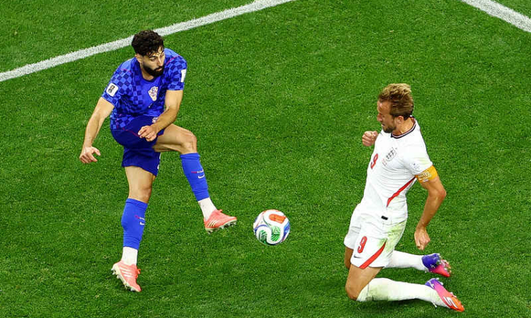 England beat Croatia 4-2 as Kane scores twice