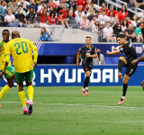 Canada earn first knockout win on stoppage-time goal vs. South Africa