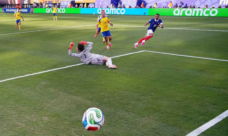 Mbappe double as France ease past Sweden 3-0 to reach last 16
