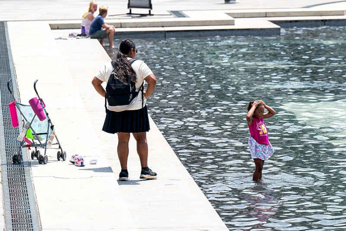From Kansas to New York,  historic heatwave bakes US