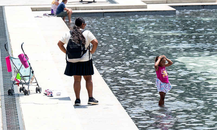 From Kansas to New York,  historic heatwave bakes US