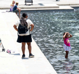 From Kansas to New York,  historic heatwave bakes US